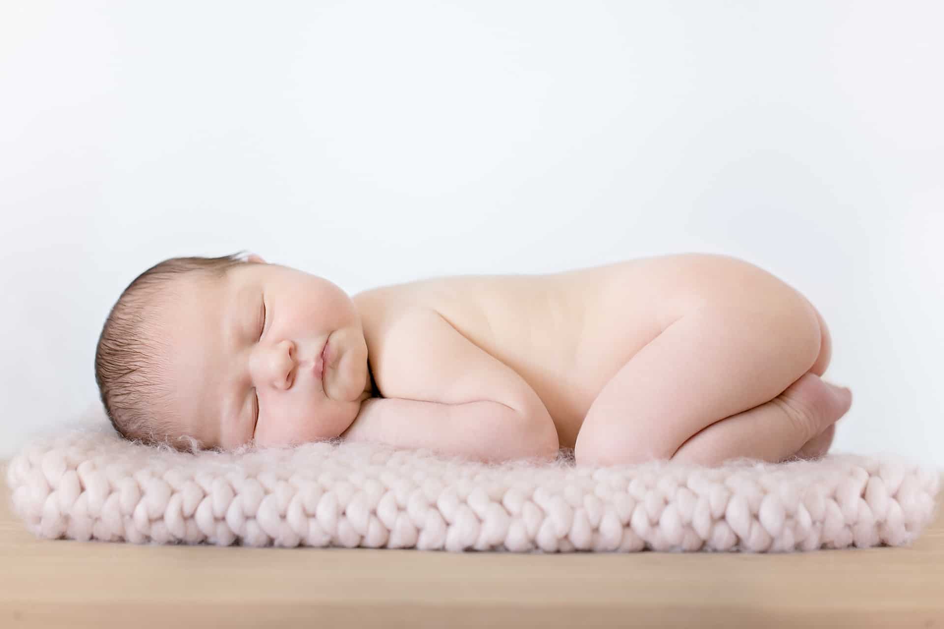 Photographe naissance bébé domicile Levallois